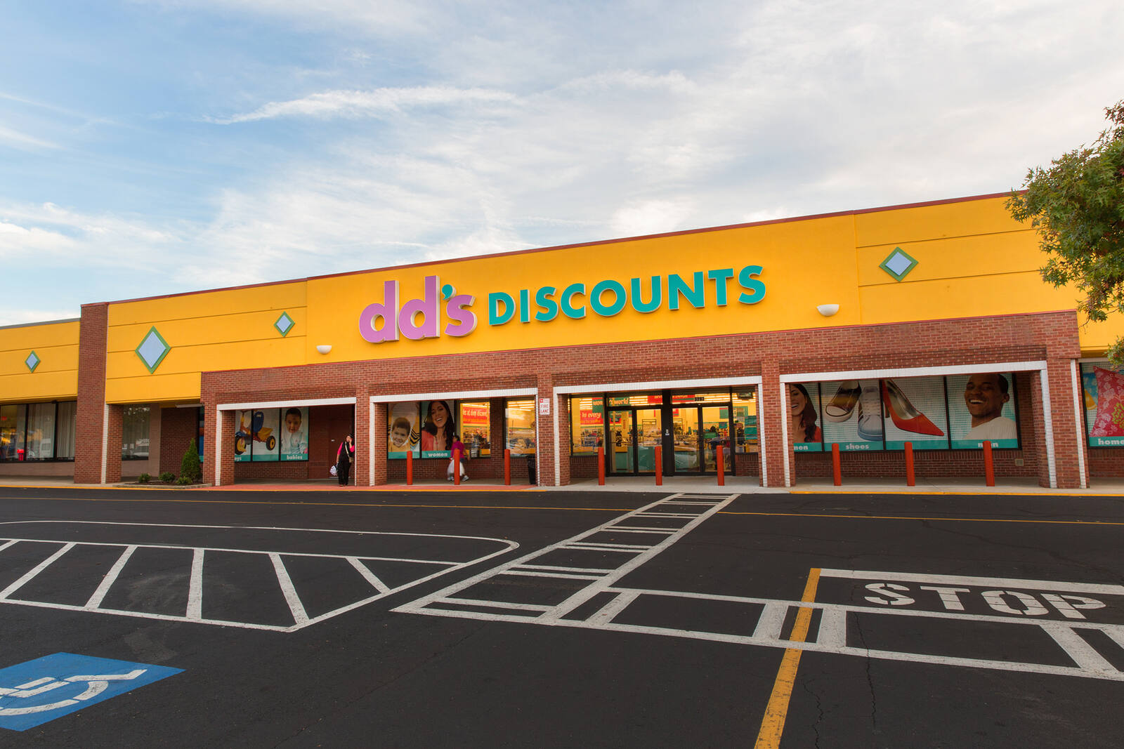 Front exterior of dd's Discounts at Northeast Plaza shopping center