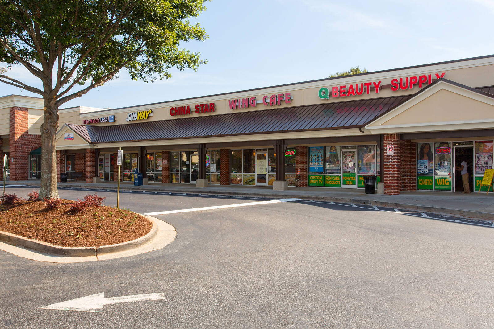 Small shops lining shopping center in Covington, Georgia
