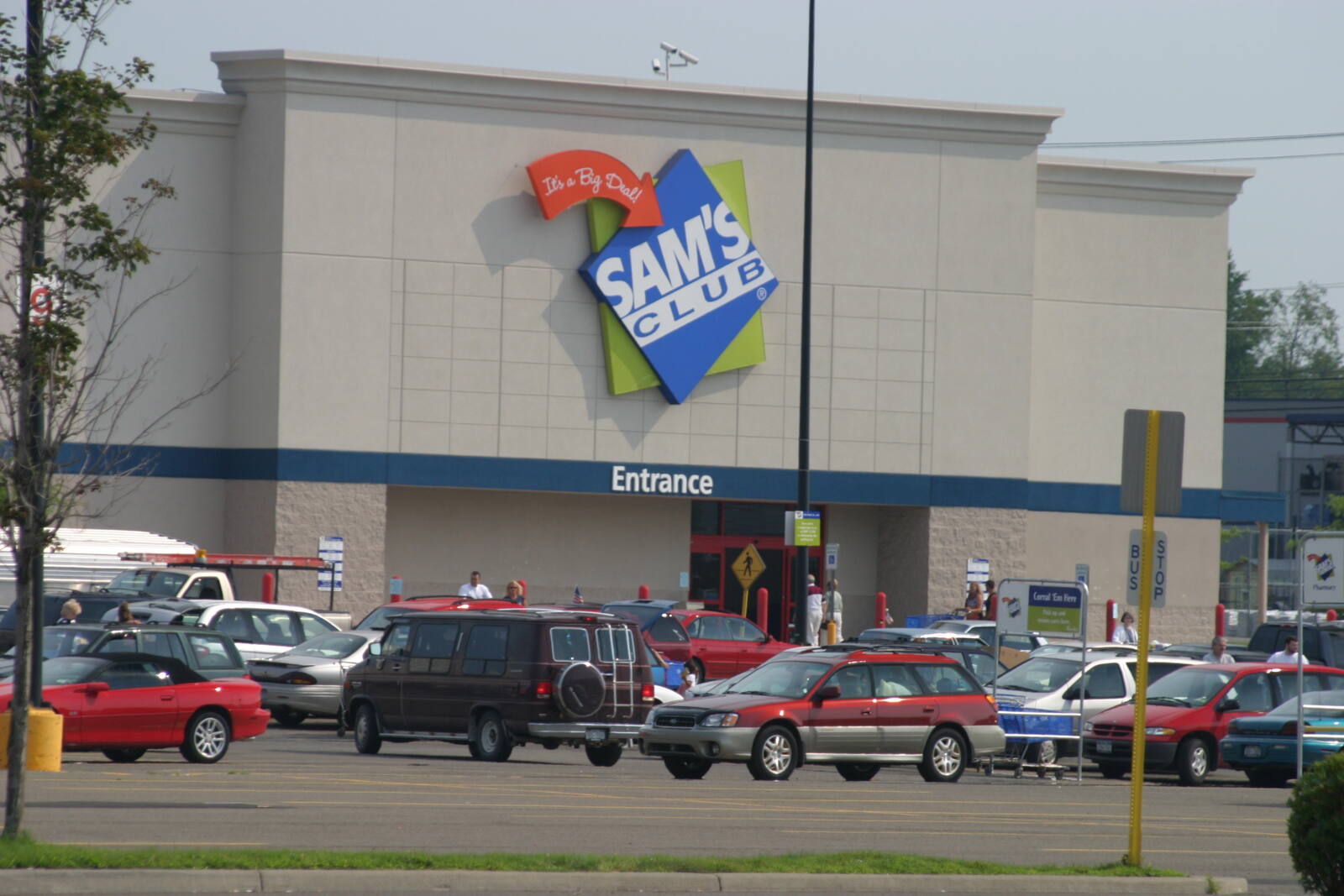 Full parking of Sam's Club at Town Square shopping center